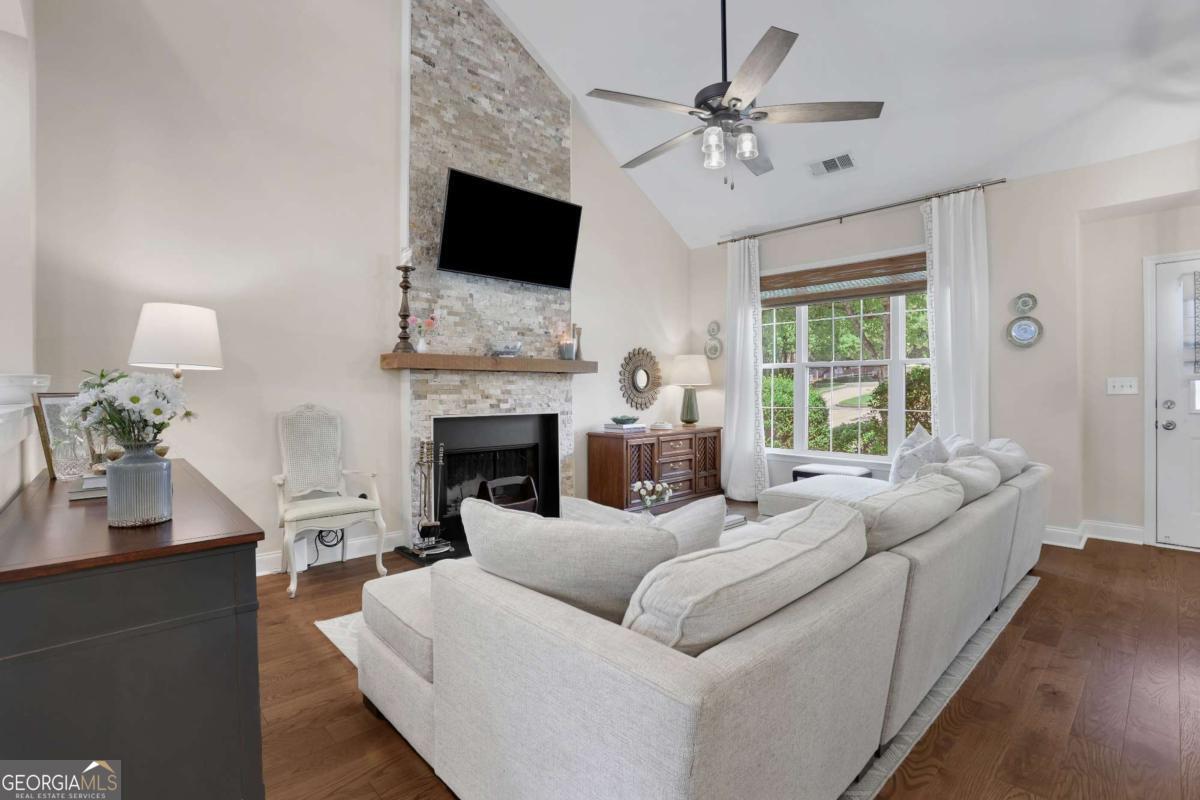 90 Regency Road Property Photo 4