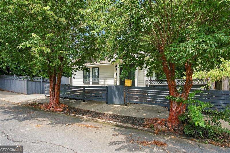 574 Wabash Avenue Ne Property Photo 2