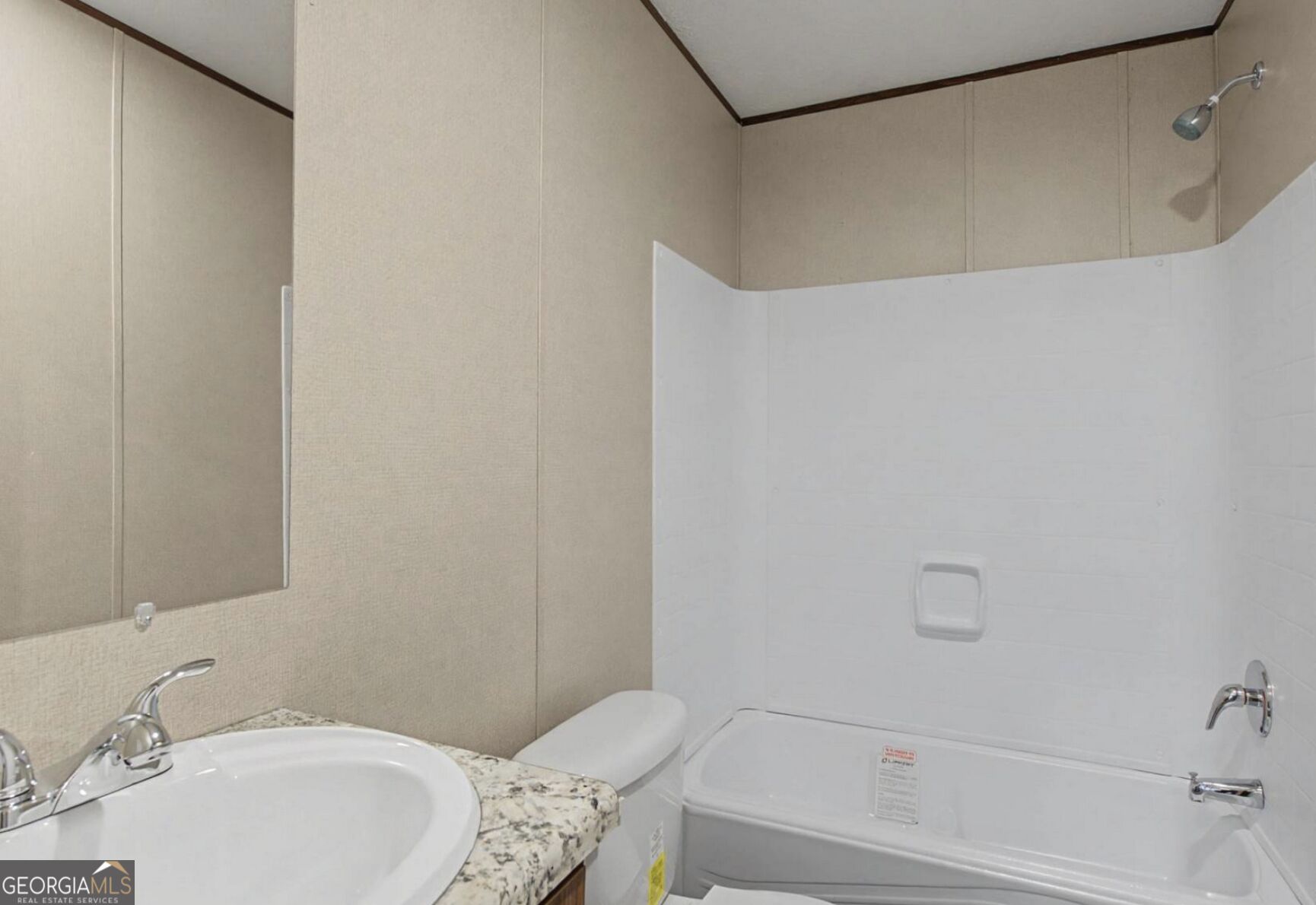 18 Leslie Lane Property Photo 8