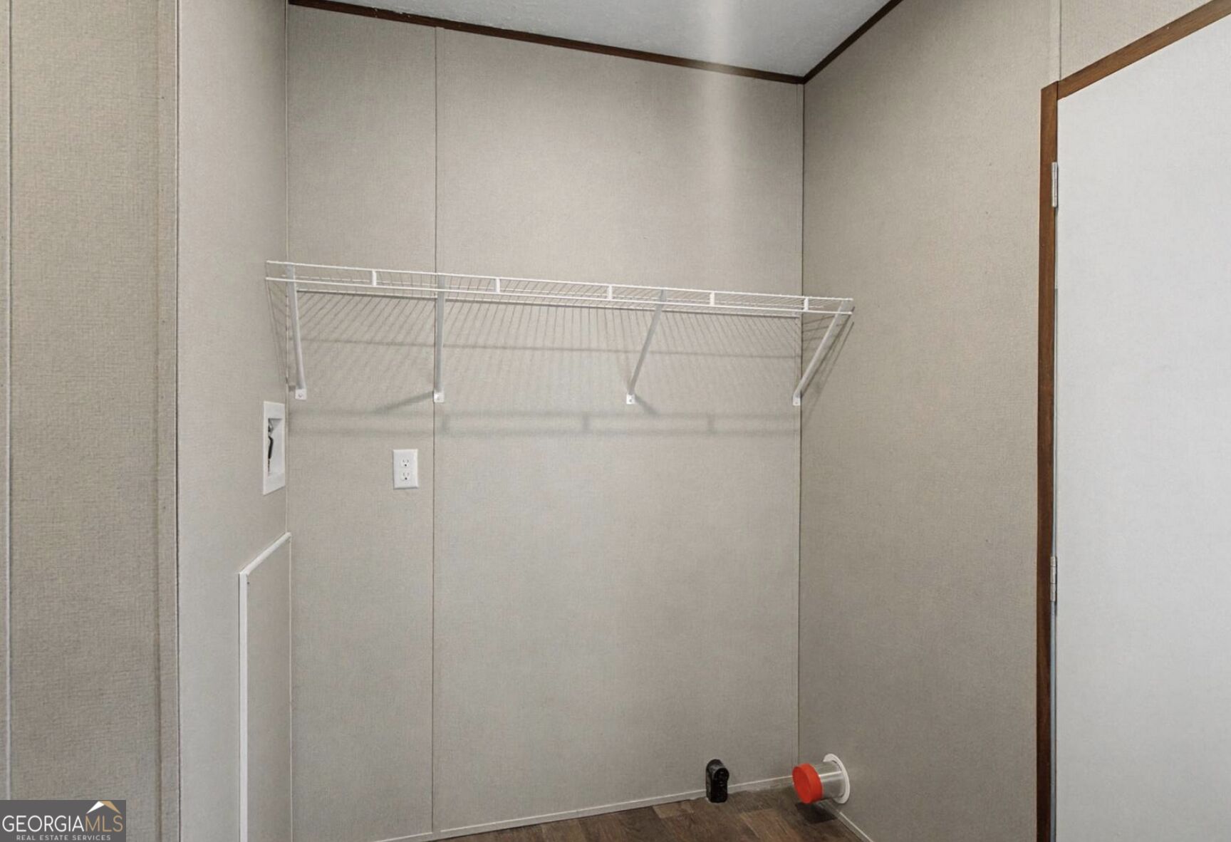 18 Leslie Lane Property Photo 9