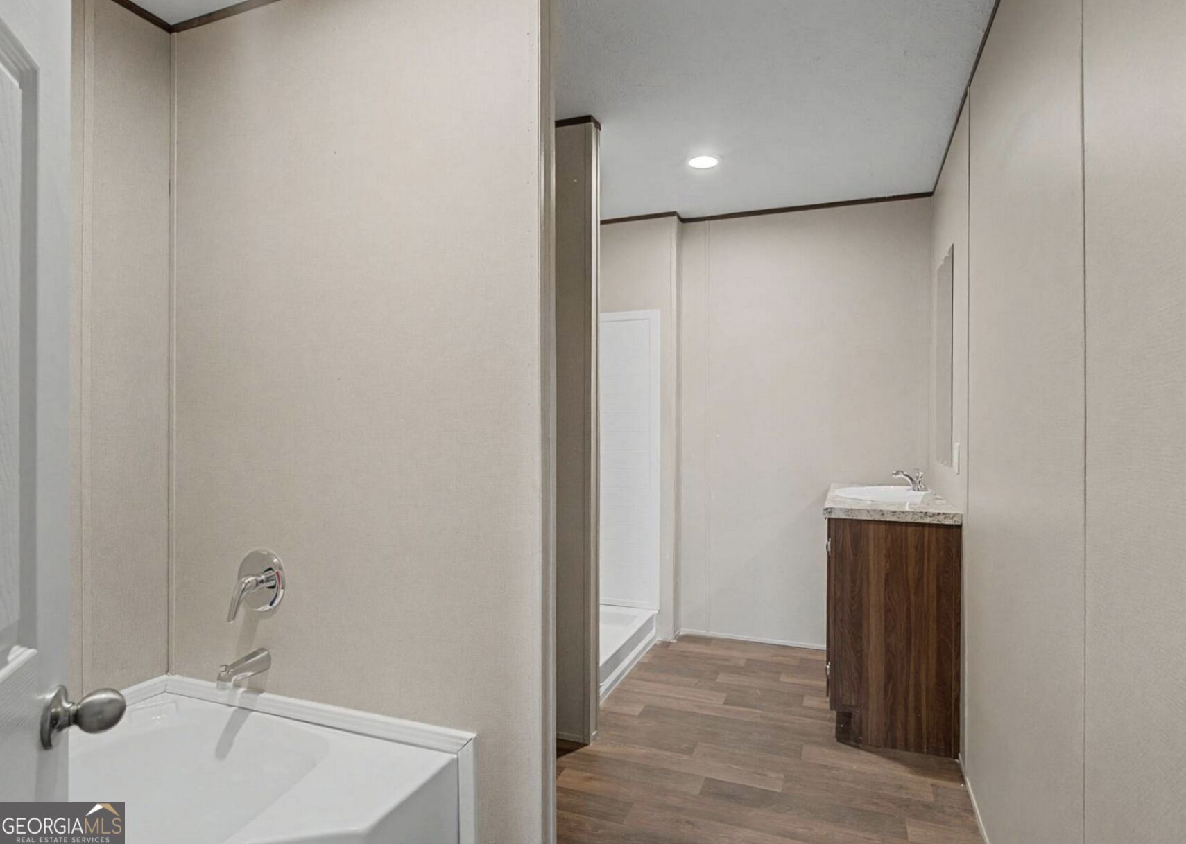 18 Leslie Lane Property Photo 10
