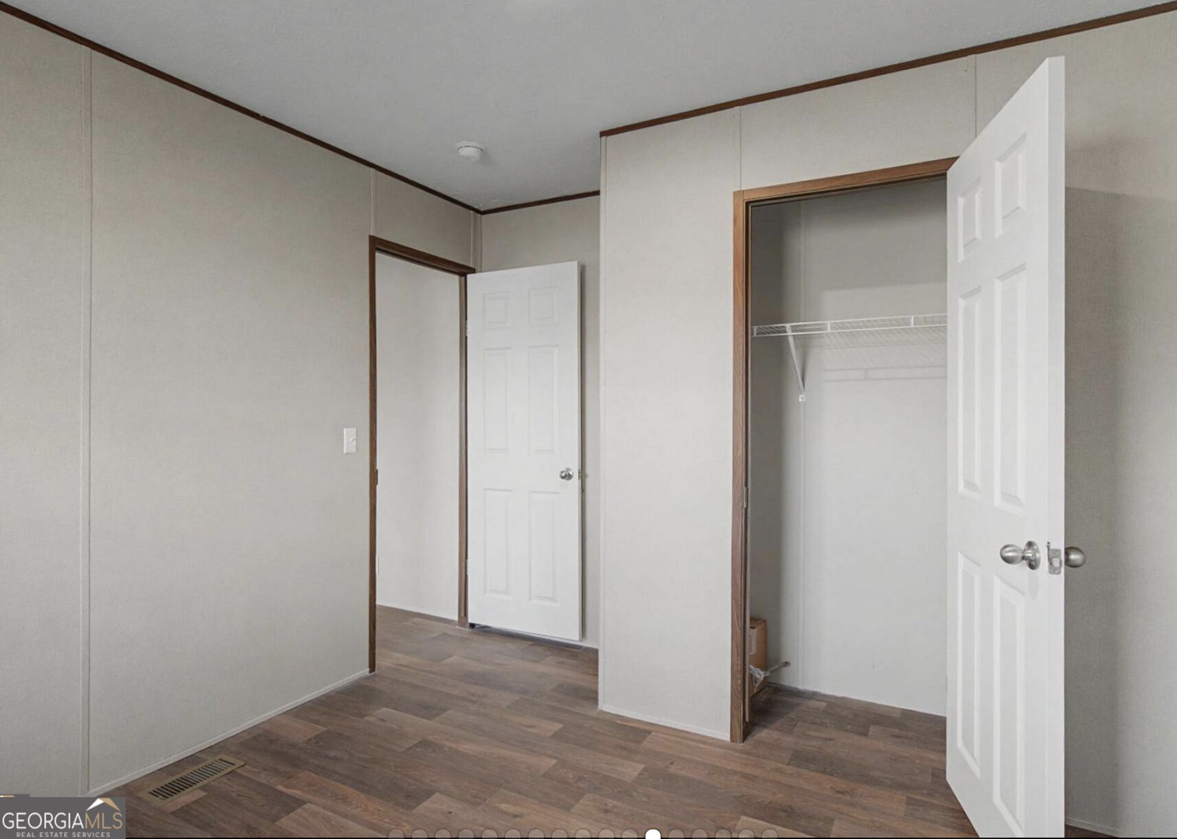 18 Leslie Lane Property Photo 12