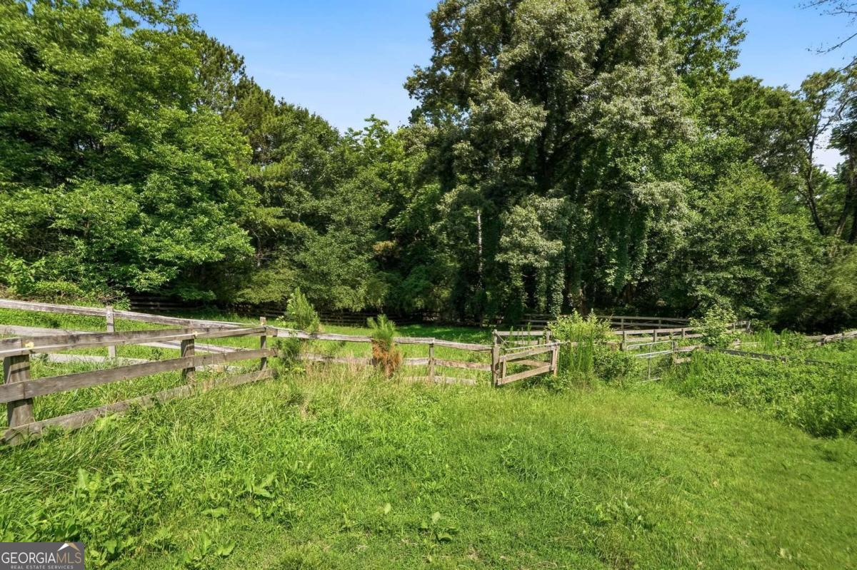 1900 Redd Road Property Photo 7