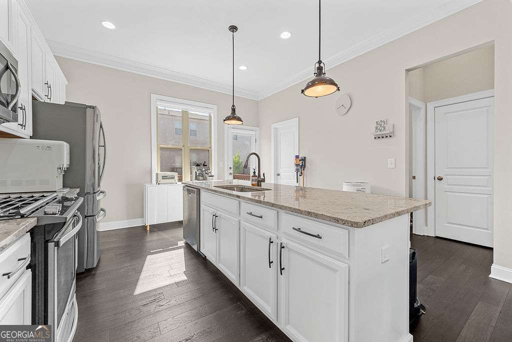 4468 Dunblane Avenue Property Photo 3