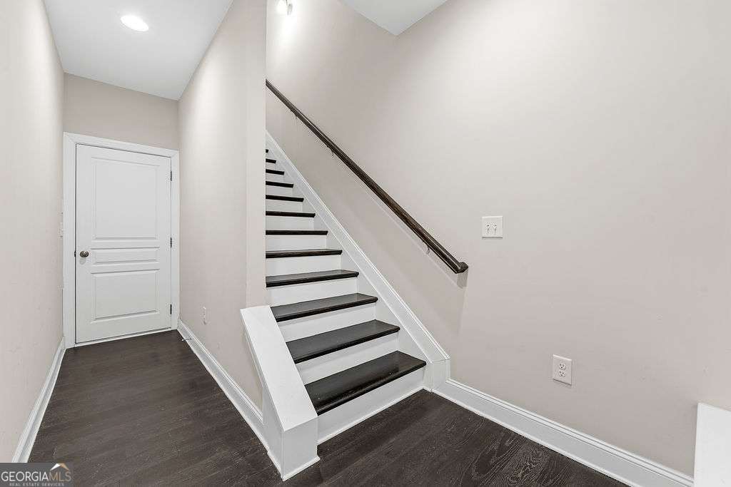 4468 Dunblane Avenue Property Photo 38