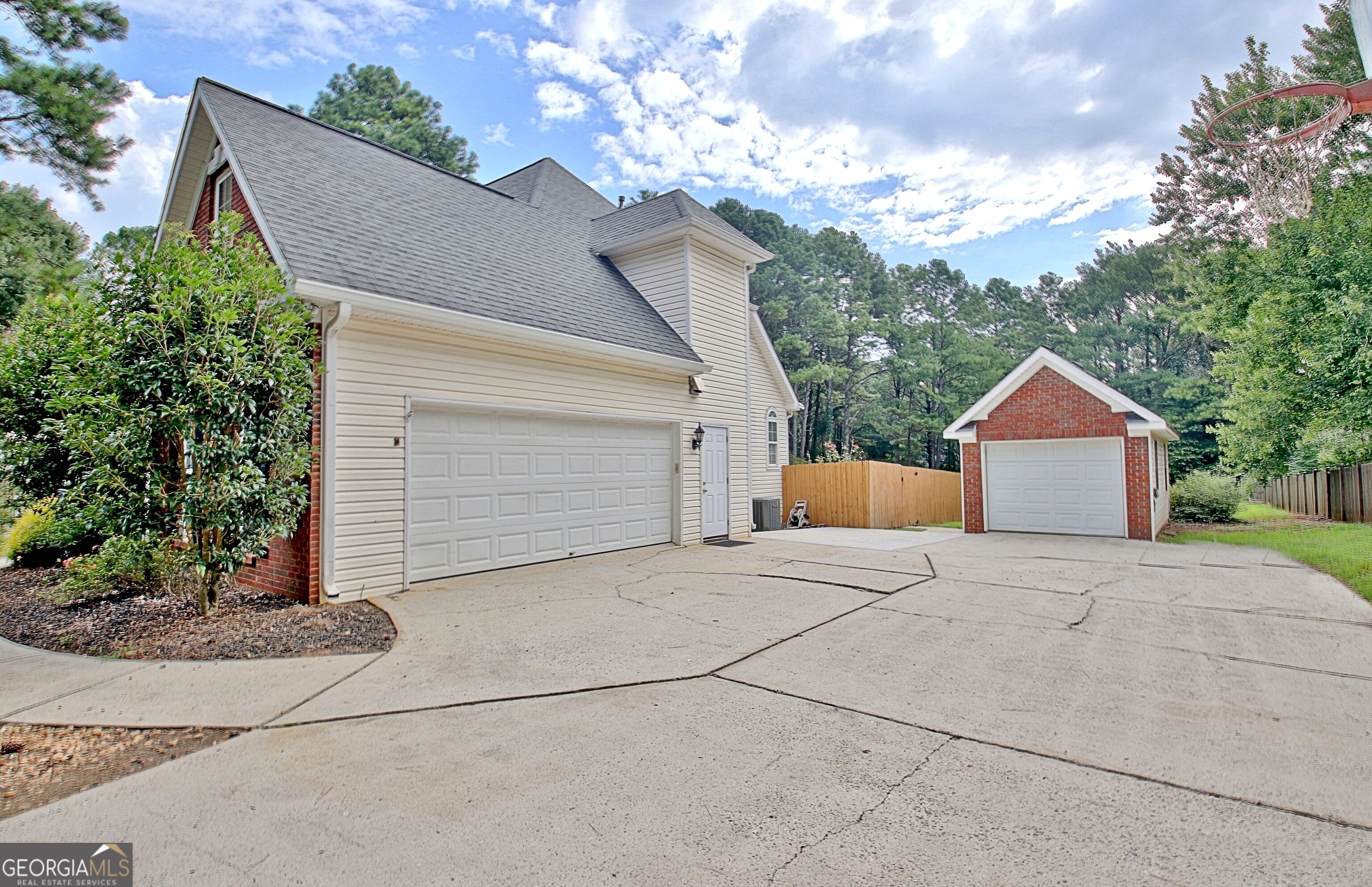 235 Manor Drive Property Photo 4