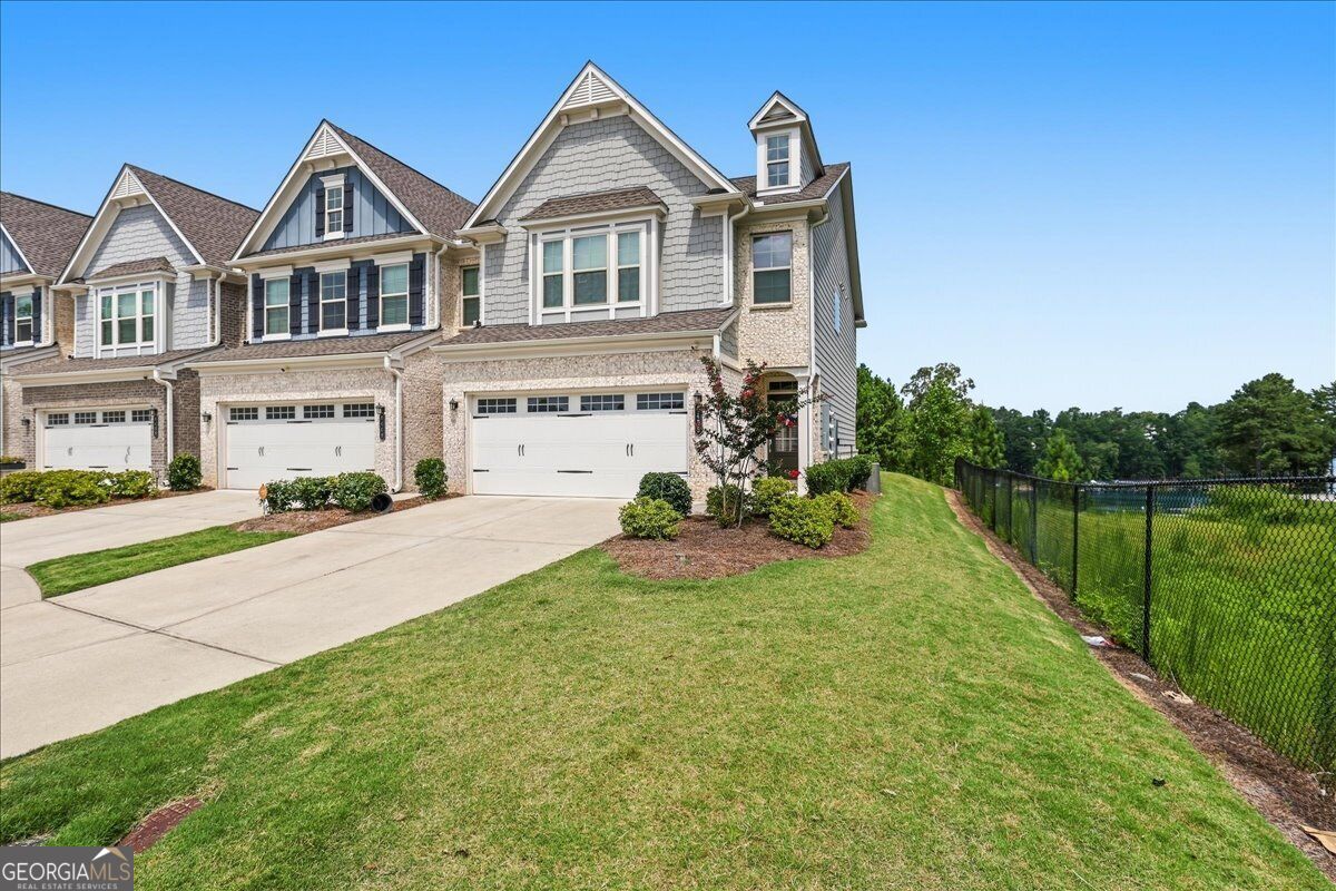 6458 Lanier Harbor Landing Property Photo 6