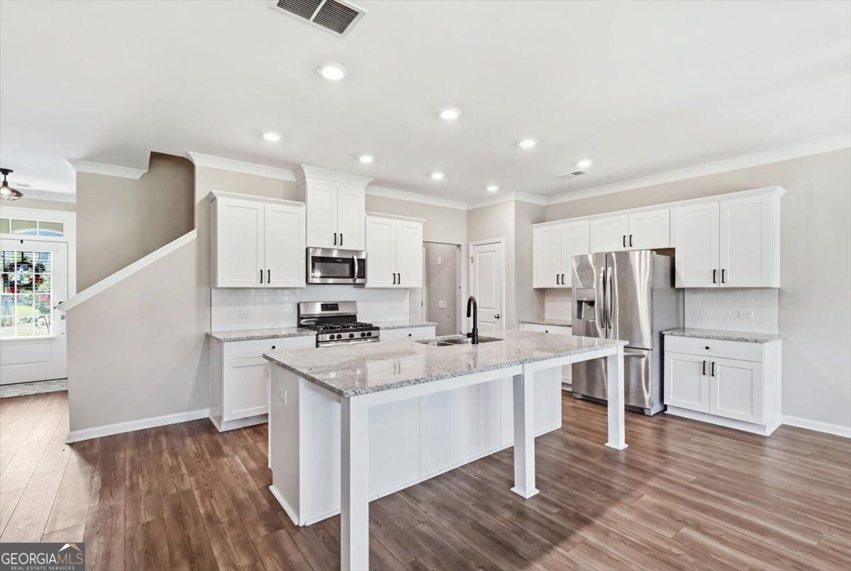 6458 Lanier Harbor Landing Property Photo 11