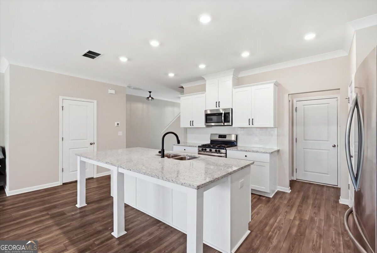 6458 Lanier Harbor Landing Property Photo 12