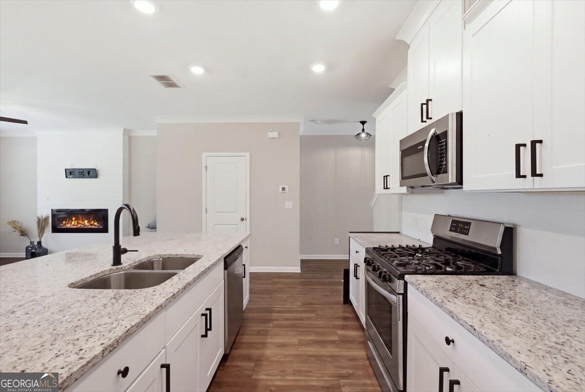 6458 Lanier Harbor Landing Property Photo 14