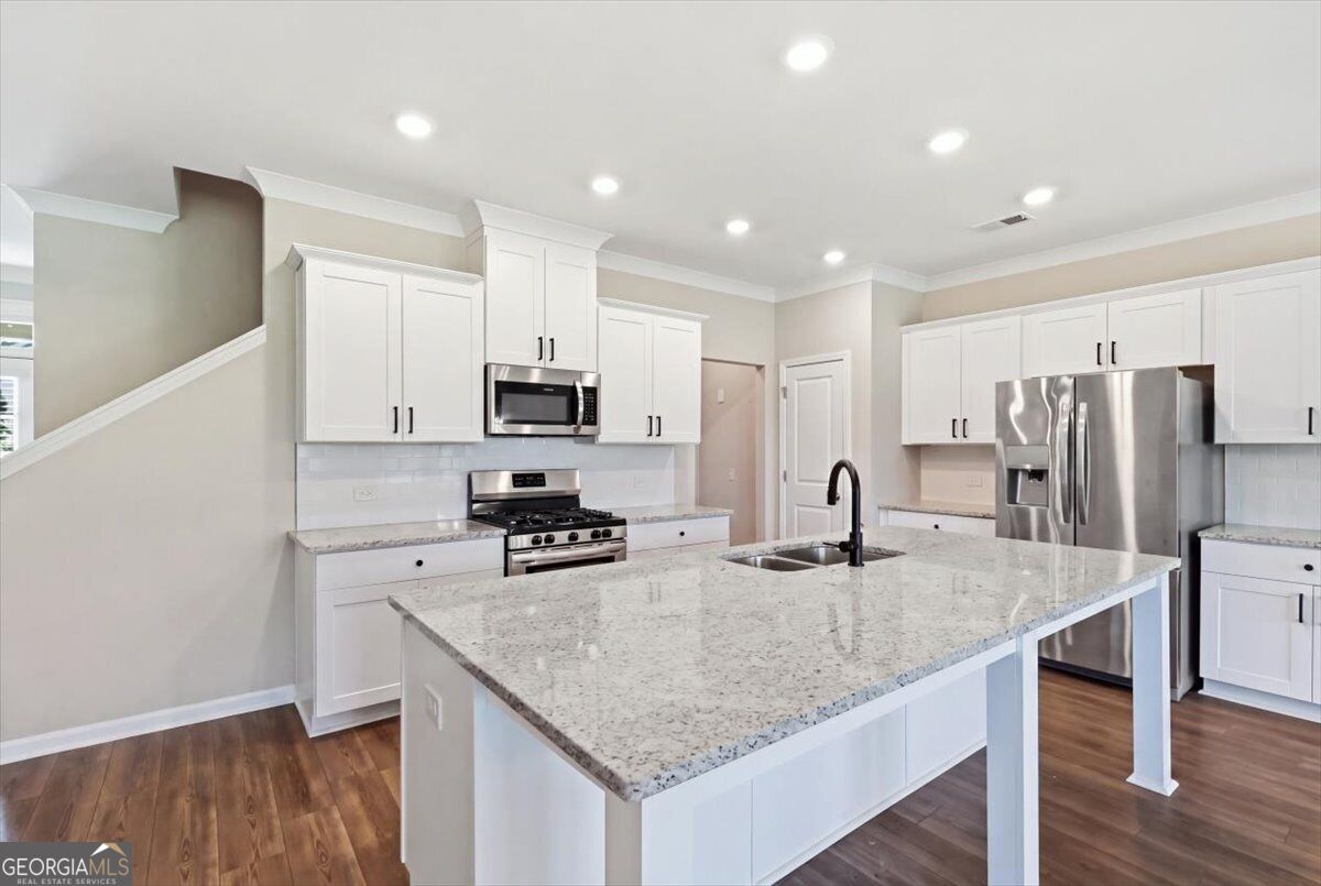 6458 Lanier Harbor Landing Property Photo 16
