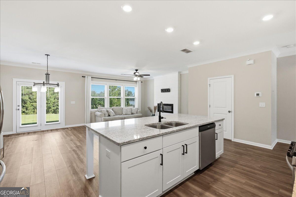 6458 Lanier Harbor Landing Property Photo 18