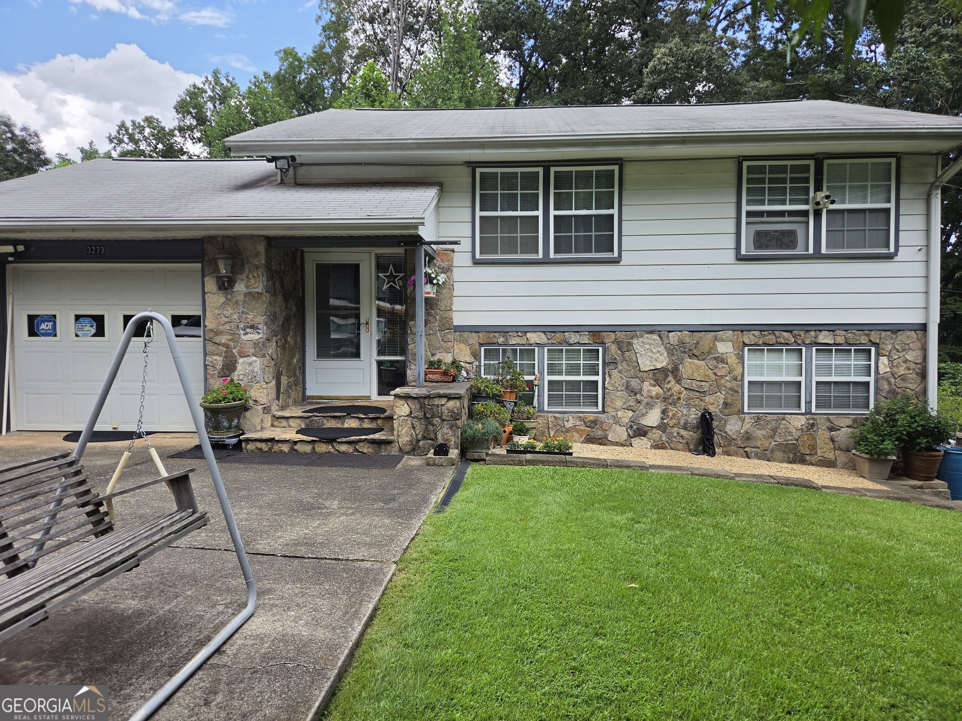 3273 Pin Oak Circle Property Photo 1