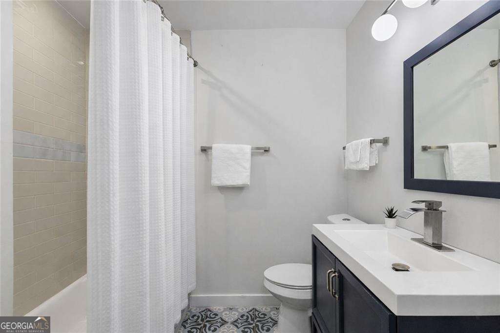 2353 Larchwood Road Property Photo 10