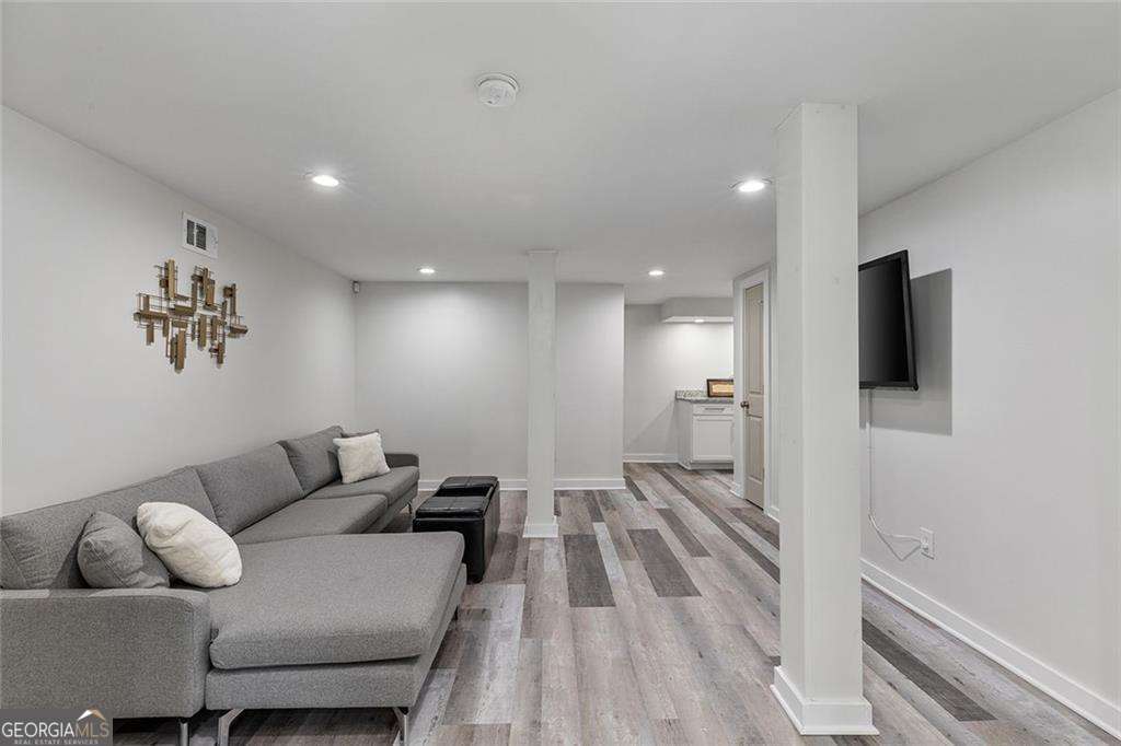 2353 Larchwood Road Property Photo 21