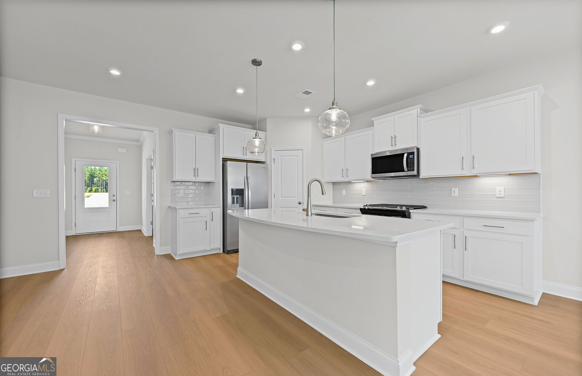 813 Oleander Court Property Photo 4