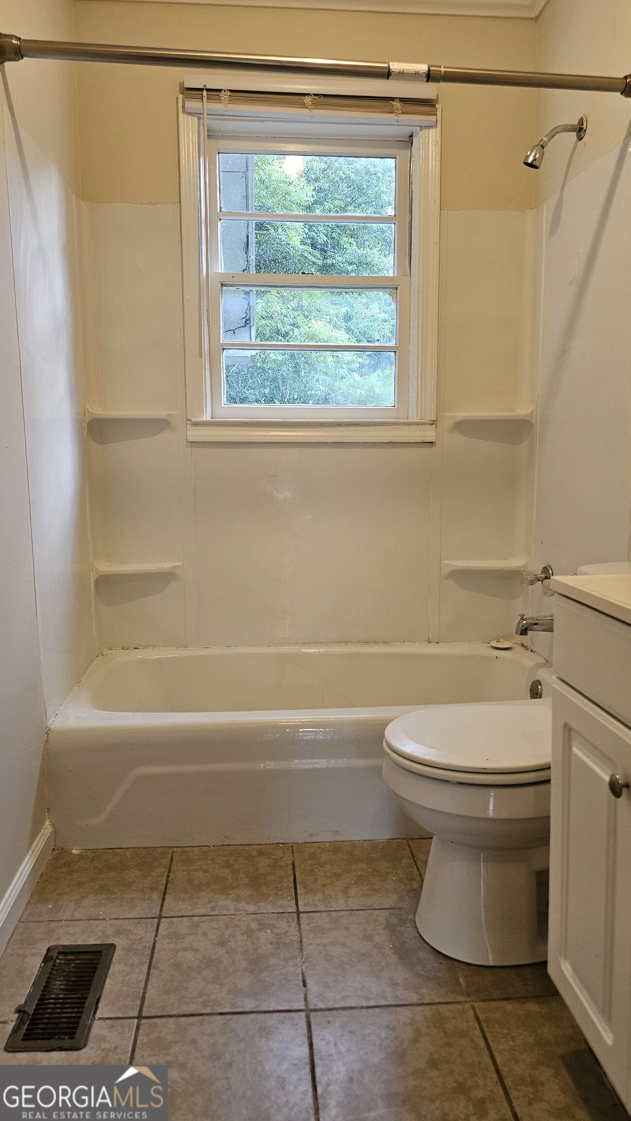 385 Hawthorne Avenue Property Photo 7
