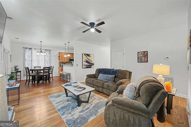 4363 Walforde Boulevard Property Photo 9