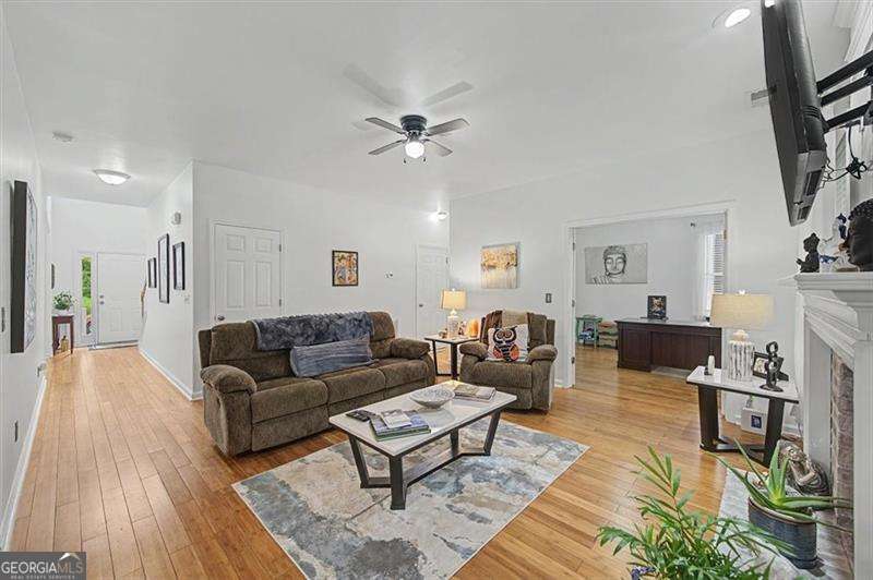 4363 Walforde Boulevard Property Photo 11