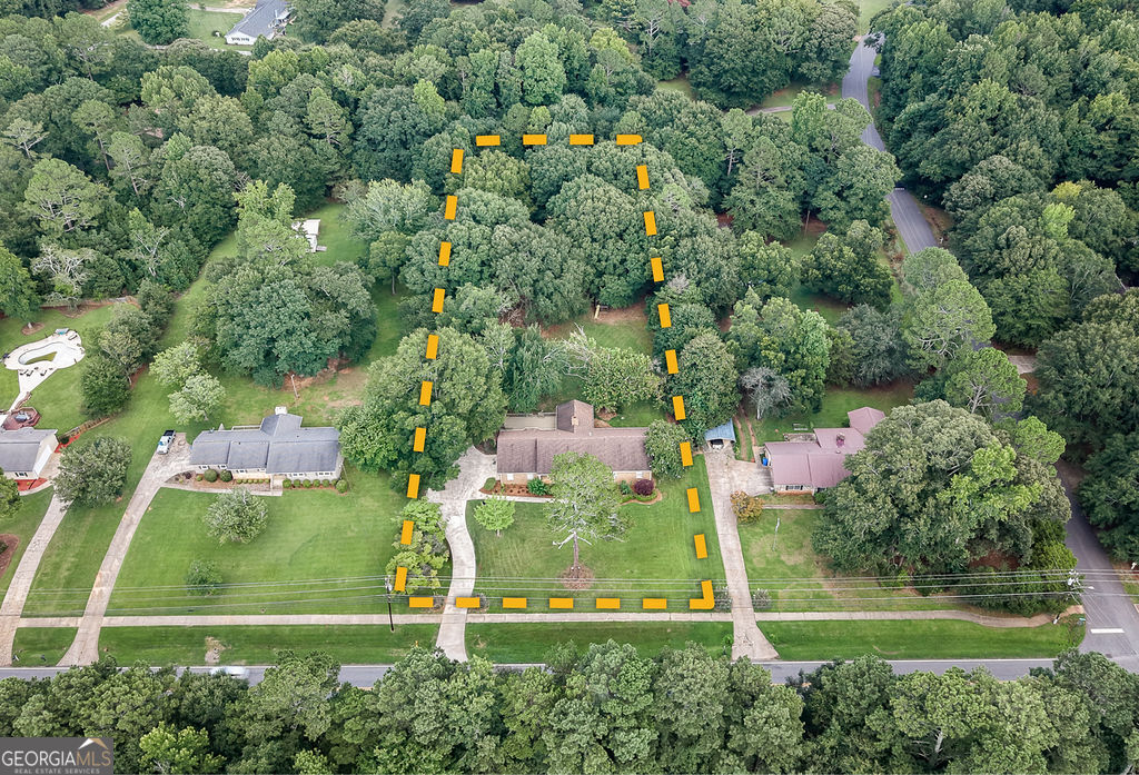 1035 Whit Davis Road Property Photo 3
