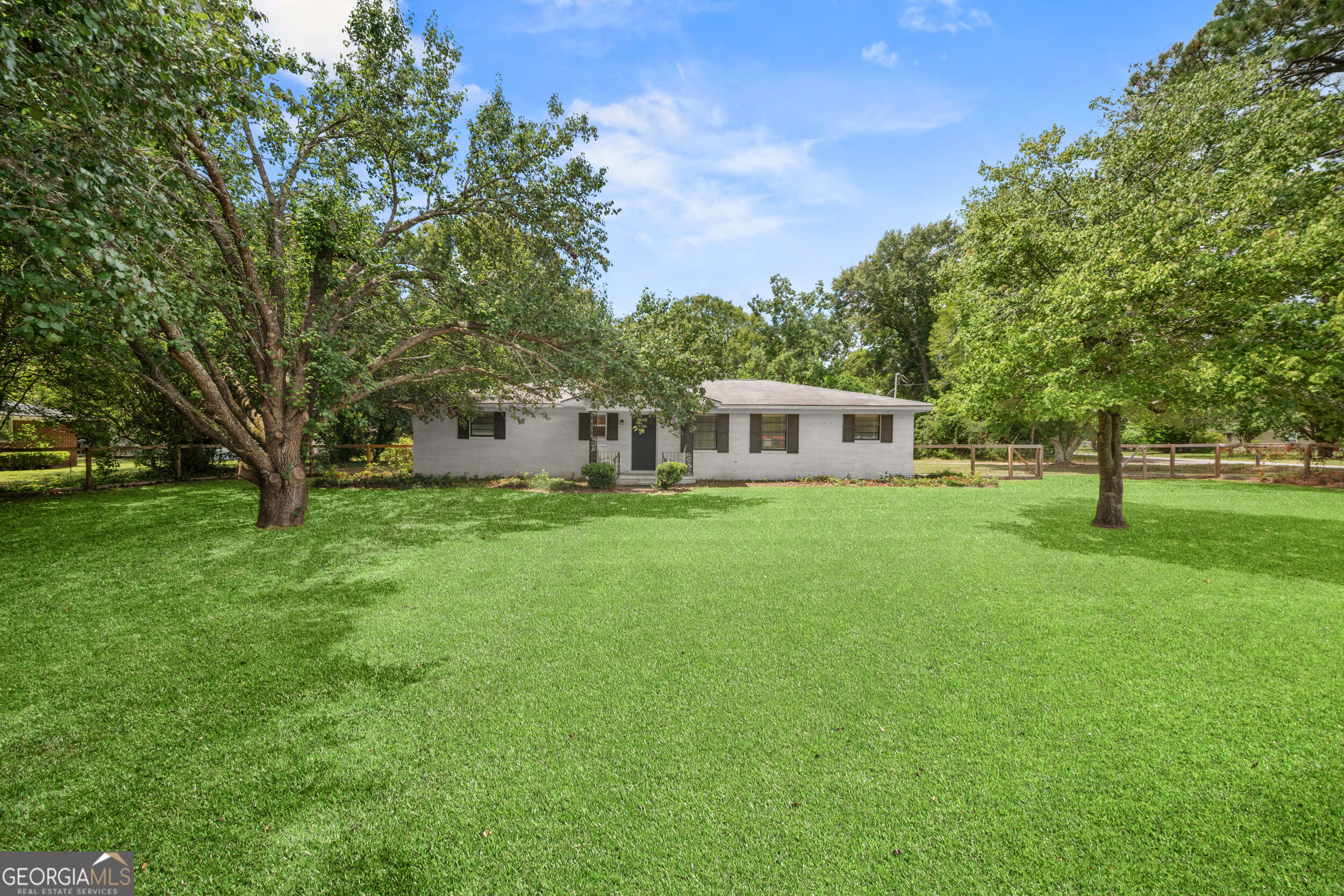 100 Pineview Road Property Photo 1
