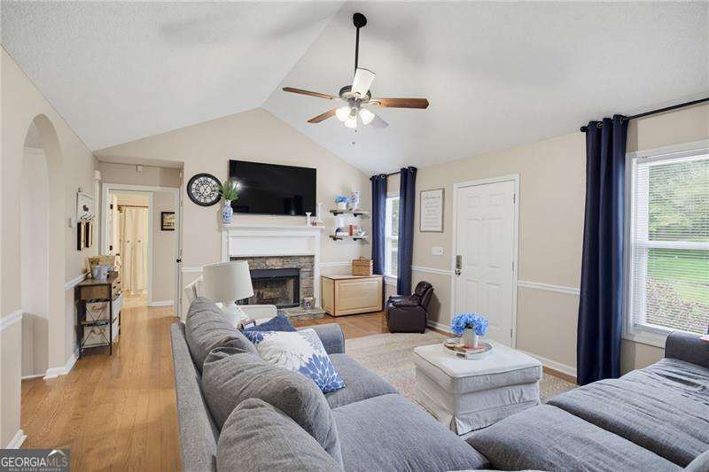 41 Camden Woods Drive Nw Property Photo 3