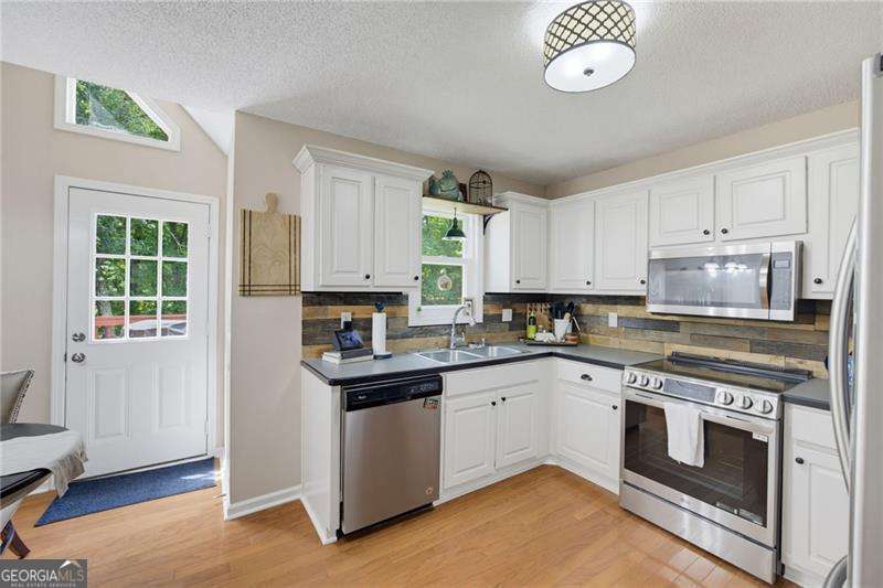 41 Camden Woods Drive Nw Property Photo 7
