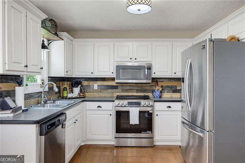 41 Camden Woods Drive Nw Property Photo 9