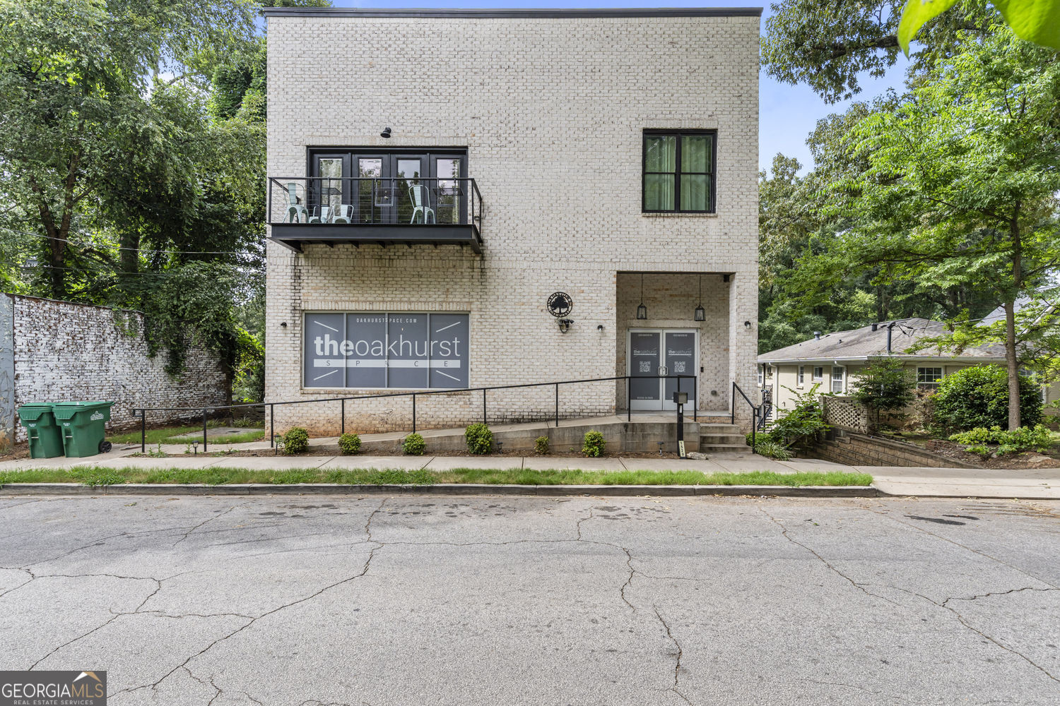 1529 Oakview Road Property Photo 1