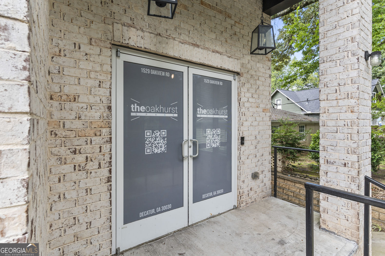 1529 Oakview Road Property Photo 2