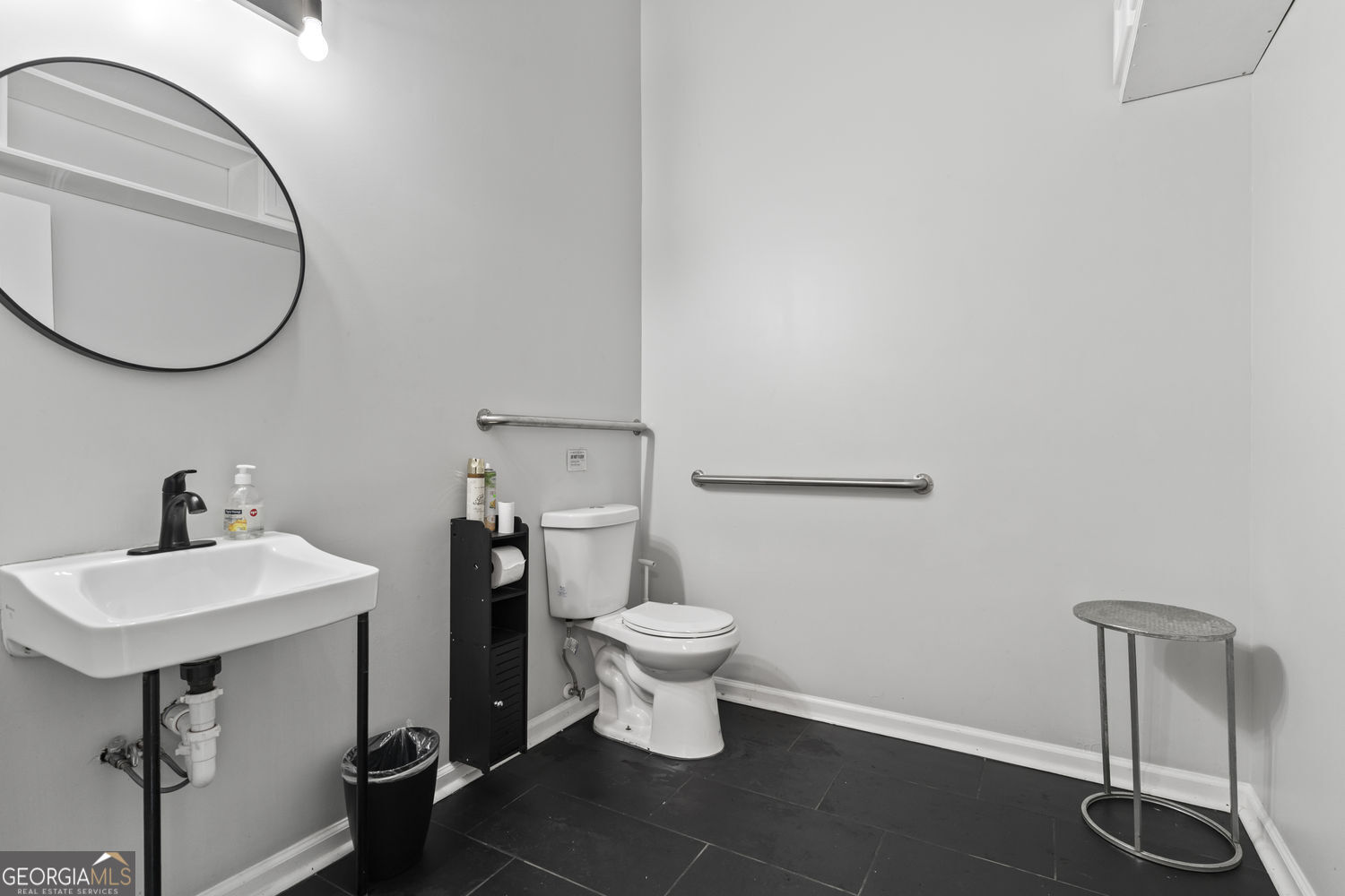 1529 Oakview Road Property Photo 7