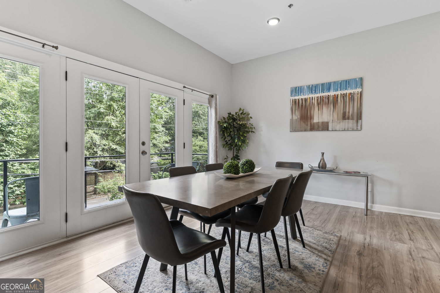 1529 Oakview Road Property Photo 11