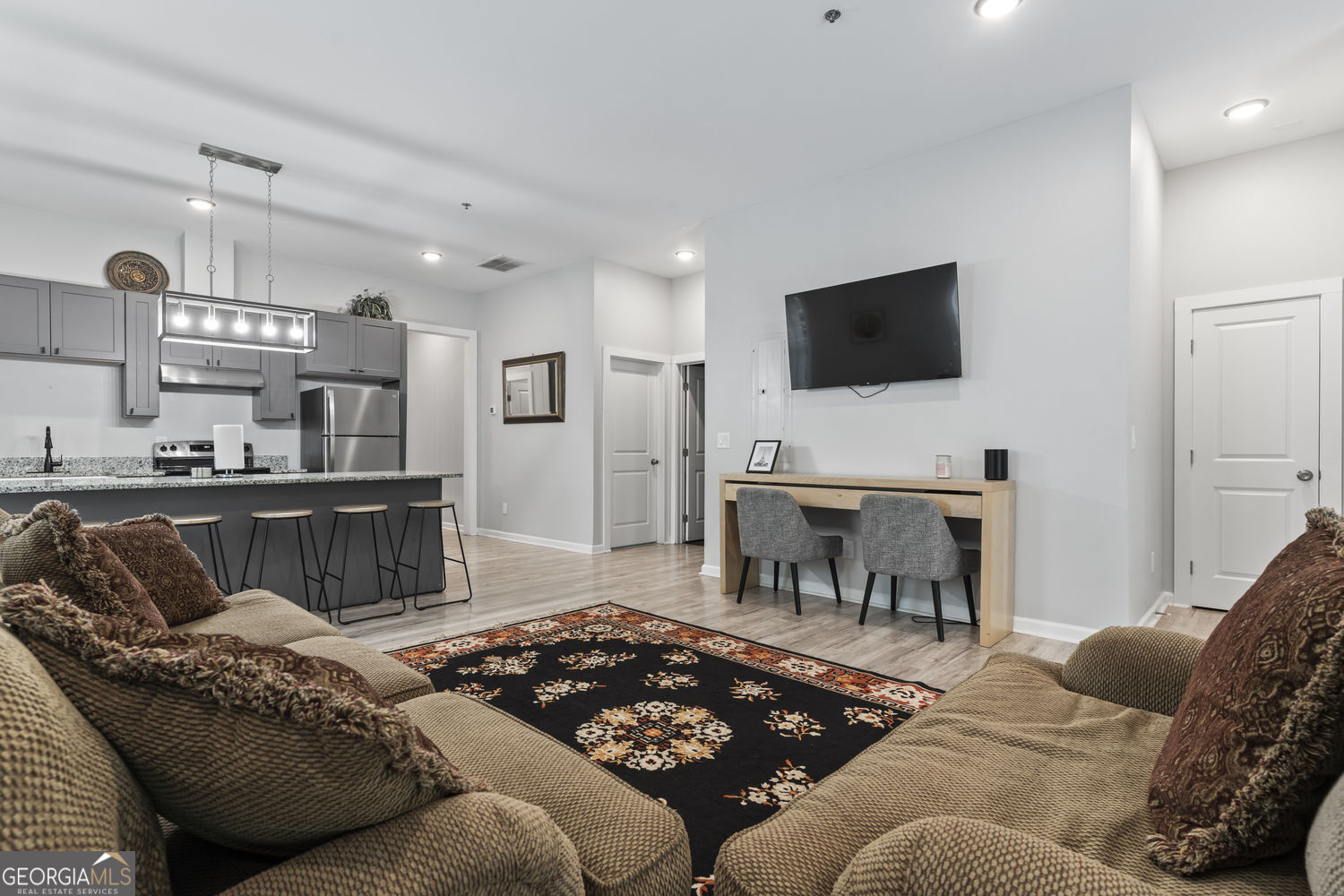 1529 Oakview Road Property Photo 15
