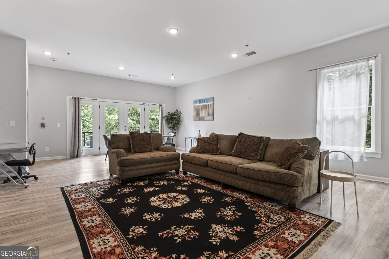 1529 Oakview Road Property Photo 16