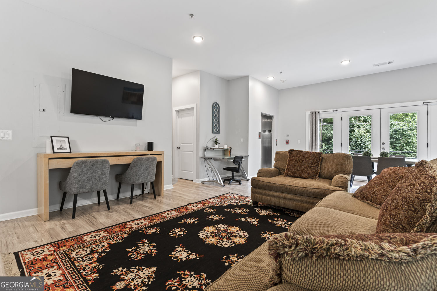 1529 Oakview Road Property Photo 17