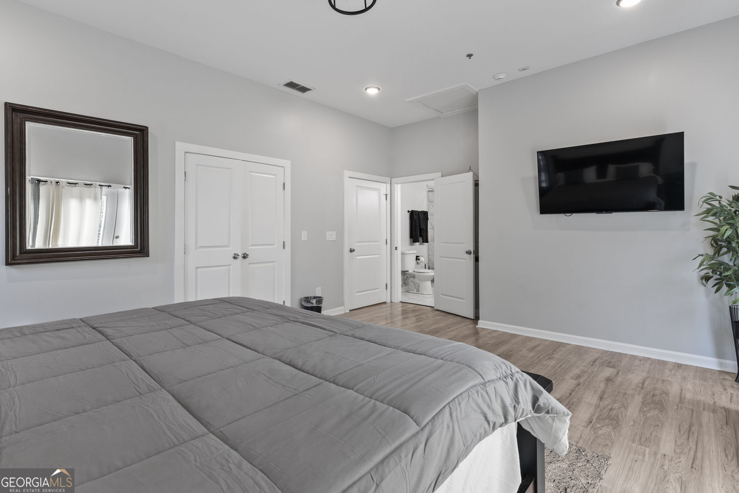 1529 Oakview Road Property Photo 27