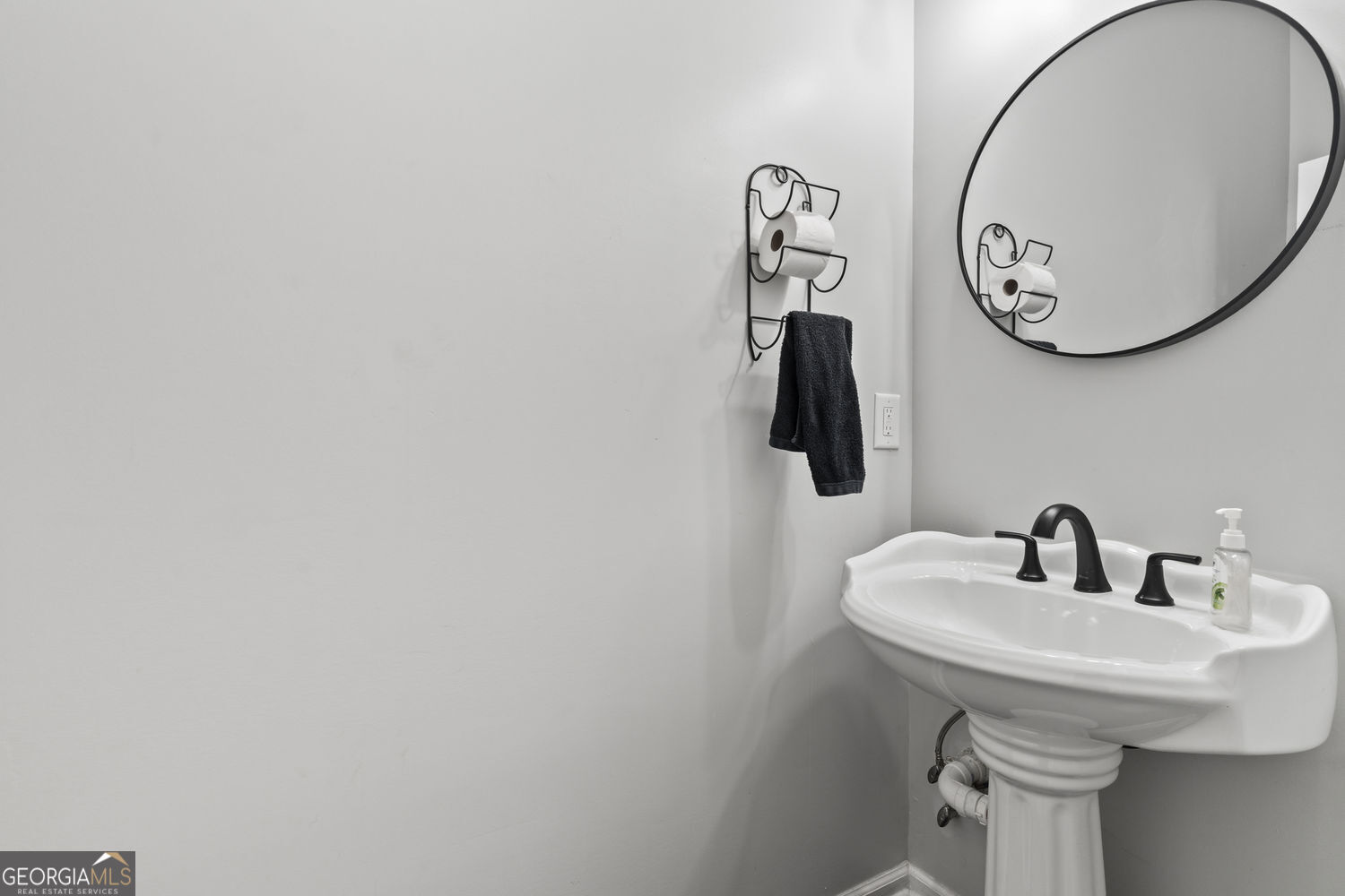 1529 Oakview Road Property Photo 36