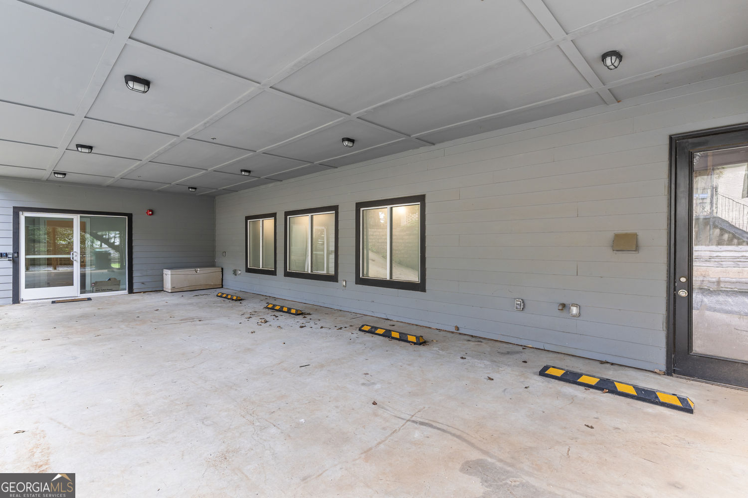 1529 Oakview Road Property Photo 42