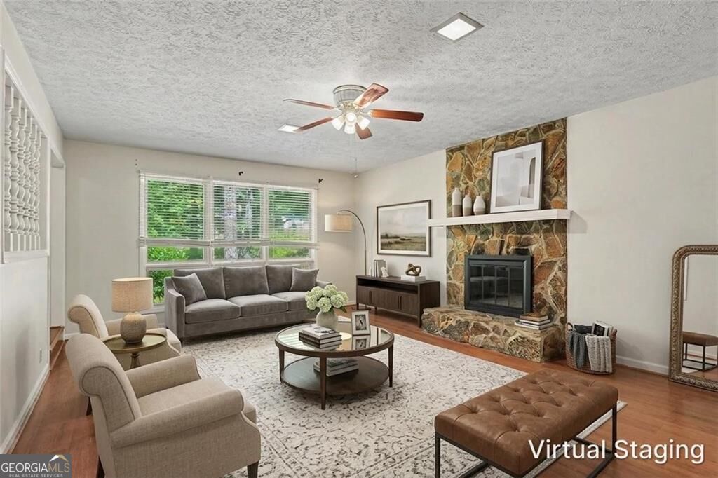 346 Buckingham Drive Sw Property Photo 2