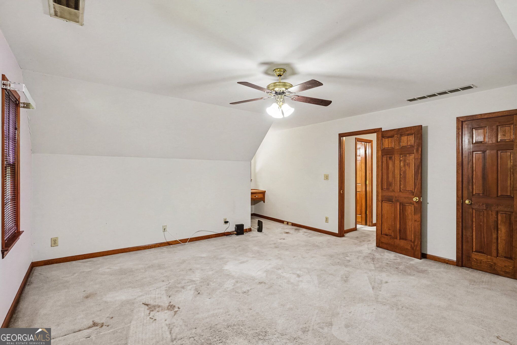 112 Singletree Property Photo 7