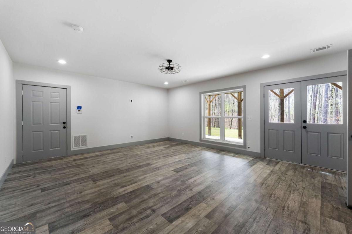 401 Blossom Trail Property Photo 59