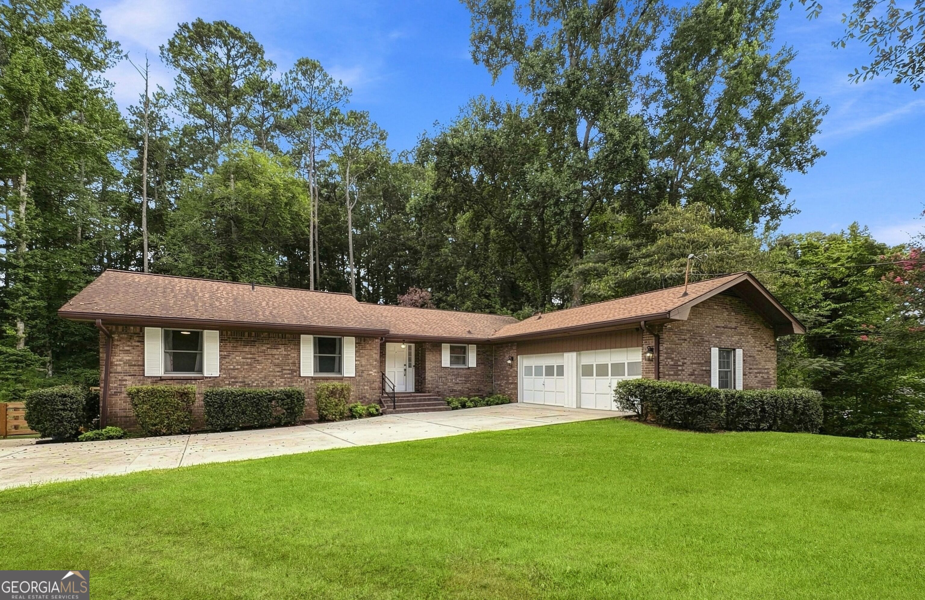 330 Sharon Drive Property Photo 1