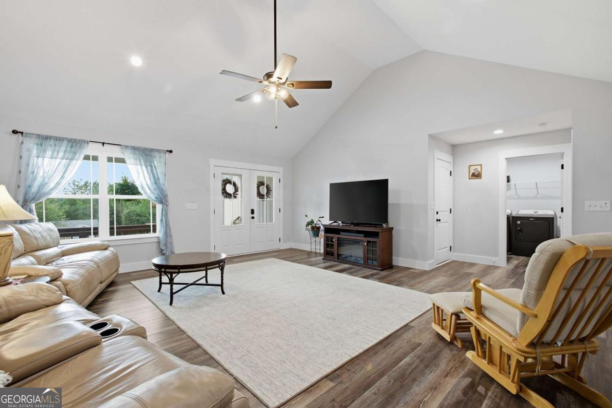 287 Bell Loop Property Photo 15