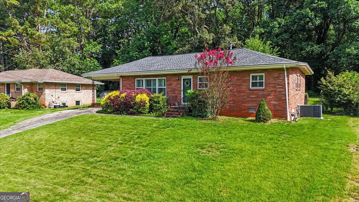 134 Larose Circle Se Property Photo 1