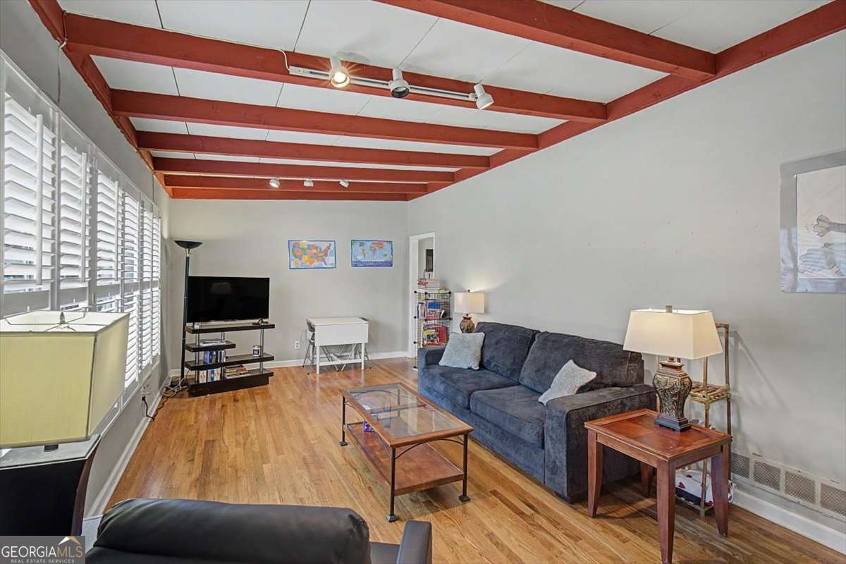 134 Larose Circle Se Property Photo 4
