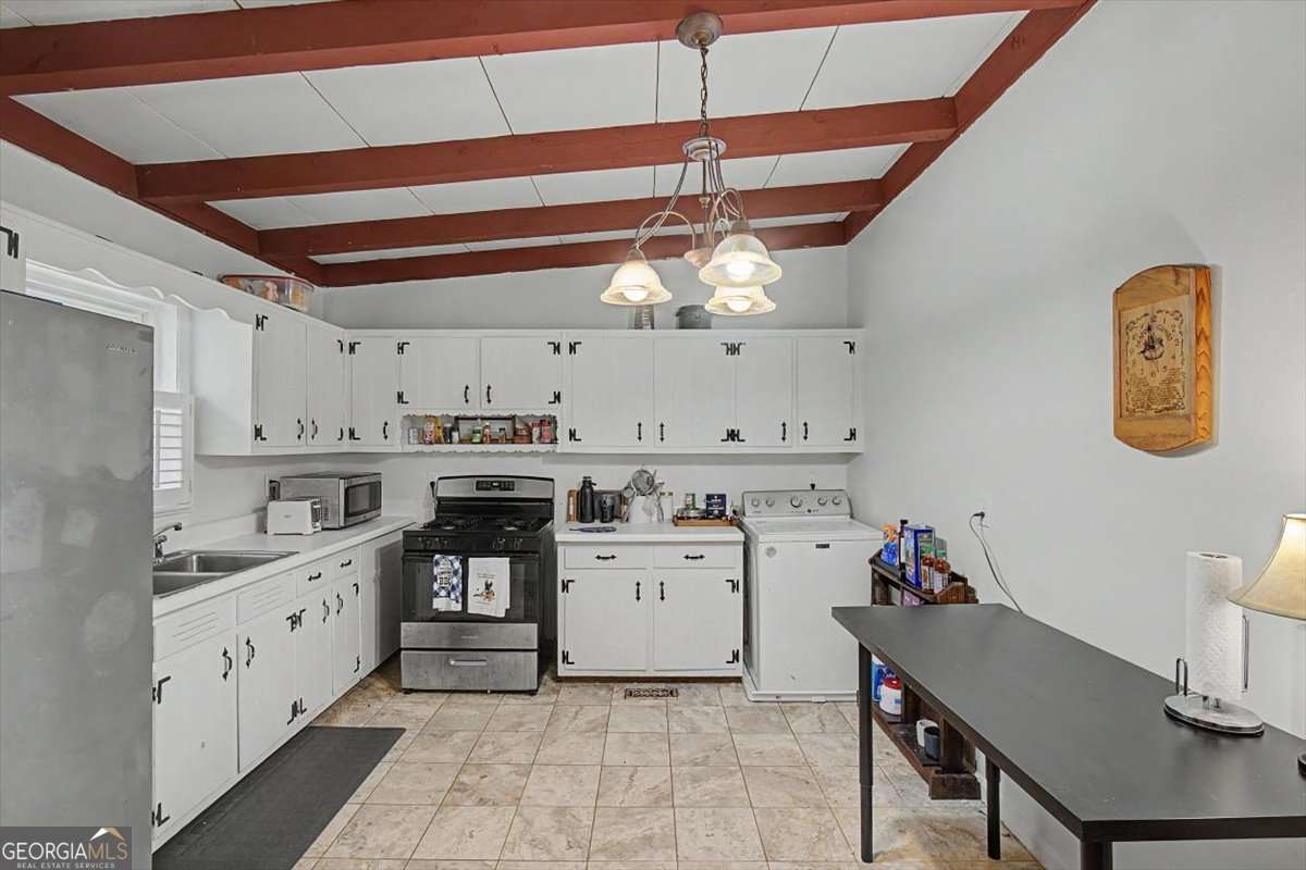 134 Larose Circle Se Property Photo 9