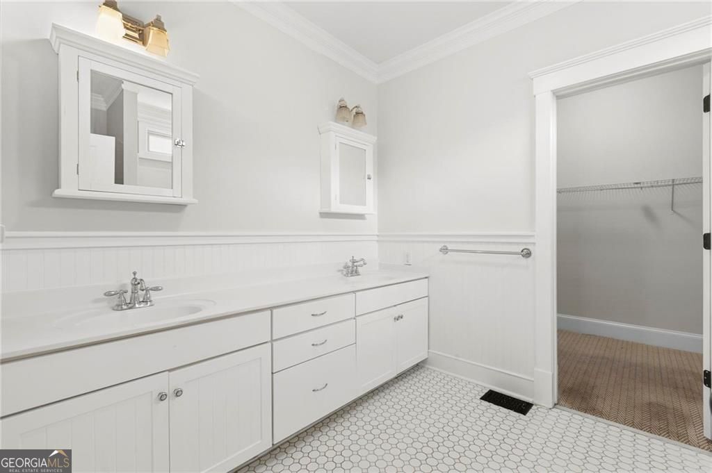 1355 Mercer Avenue Property Photo 10