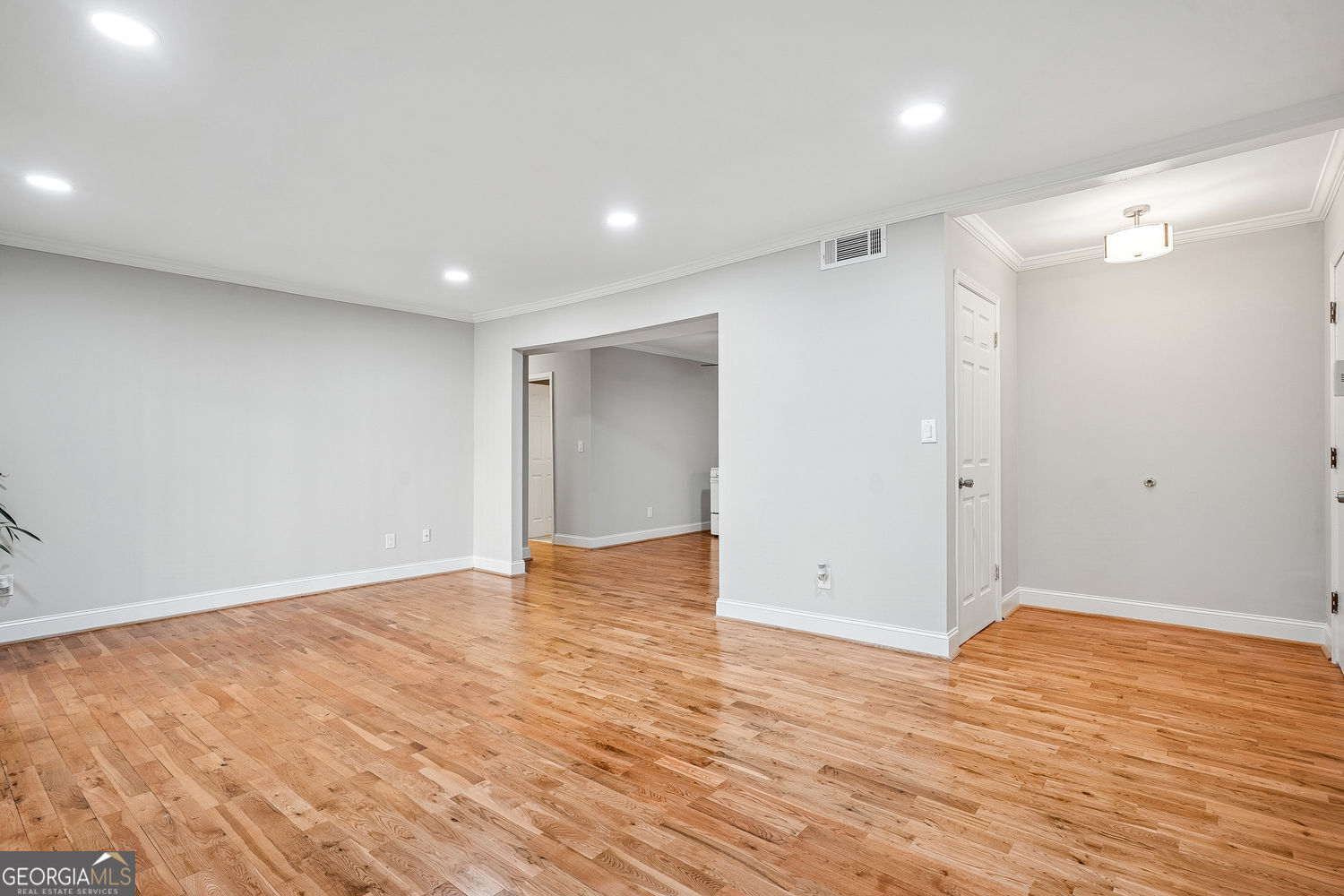 6851 Roswell Road # F32 Property Photo 11