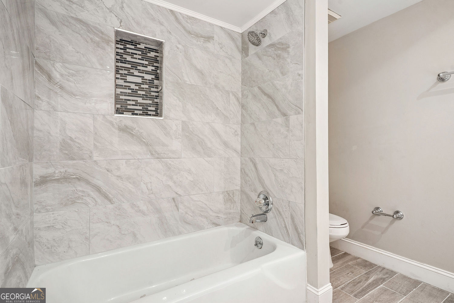 6851 Roswell Road # F32 Property Photo 12