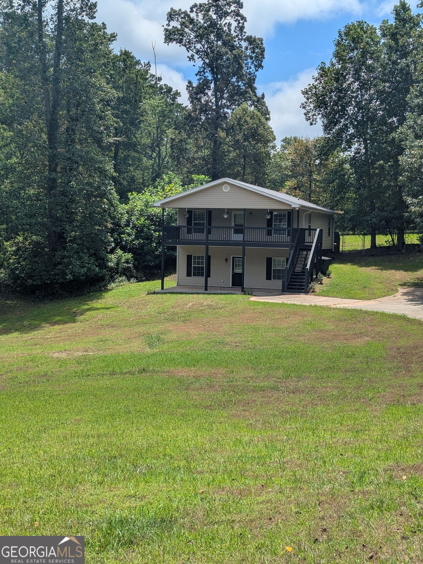 58 E Pinewood Drive Property Photo 1